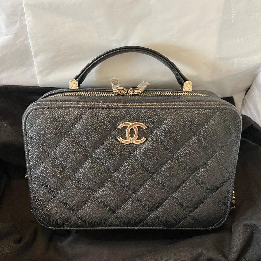 Vanity case with handle